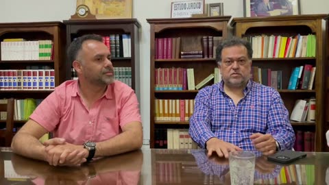 Fabián y Sergio Camaño conversando en el estudio